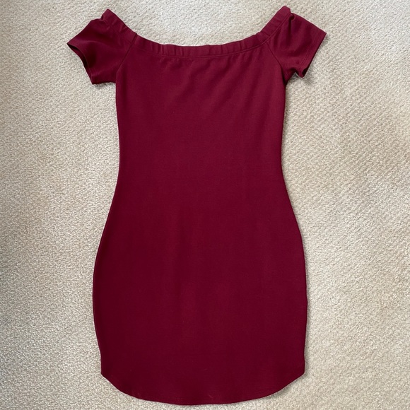 RED OFF THE SHOULDER MINI DRESS - Picture 2 of 4